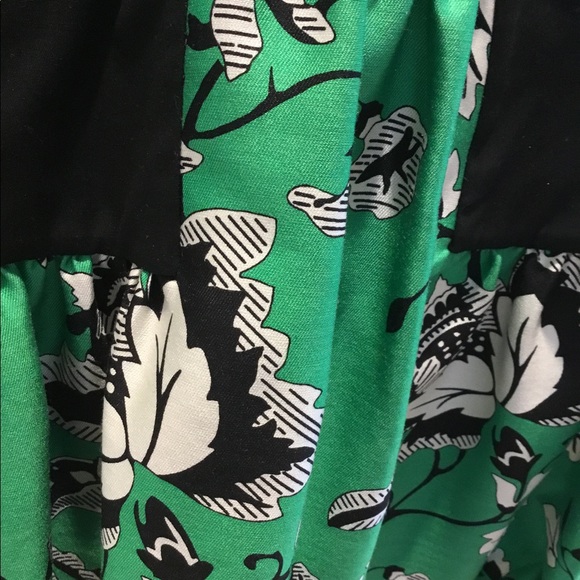 Diane von Furstenberg green silk skirt size 2 - Picture 2 of 5